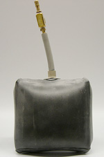 Shortened pipe plug with valve